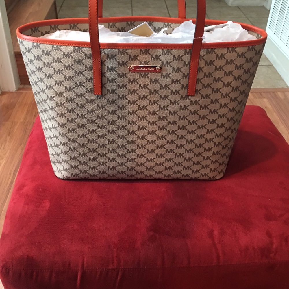 Michael Kors Emery Large Tote - Picture 3 of 8